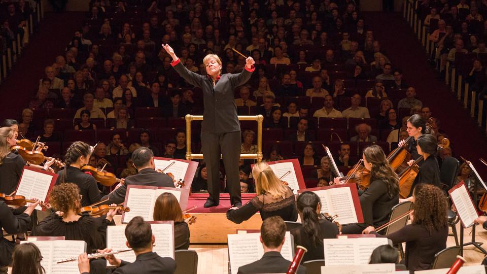 Juilliard 管弦乐队 Conducted by Marin Alsop